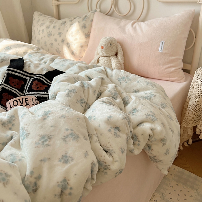 91家纺网 家纺一手货源 找家纺 山茶家纺 2025新款牛奶绒印花四件套-中古系列 小岛蔷薇