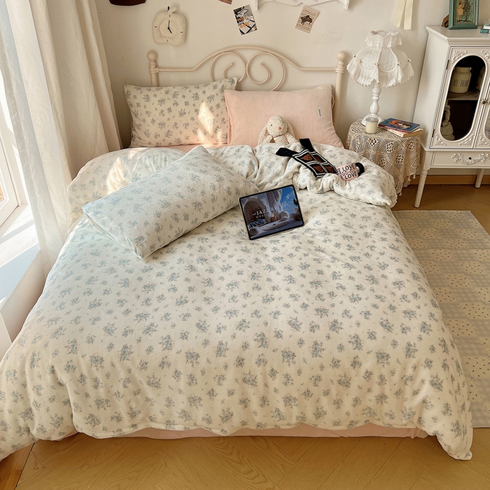 91家纺网 家纺一手货源 找家纺 山茶家纺 2025新款牛奶绒印花四件套-中古系列 小岛蔷薇