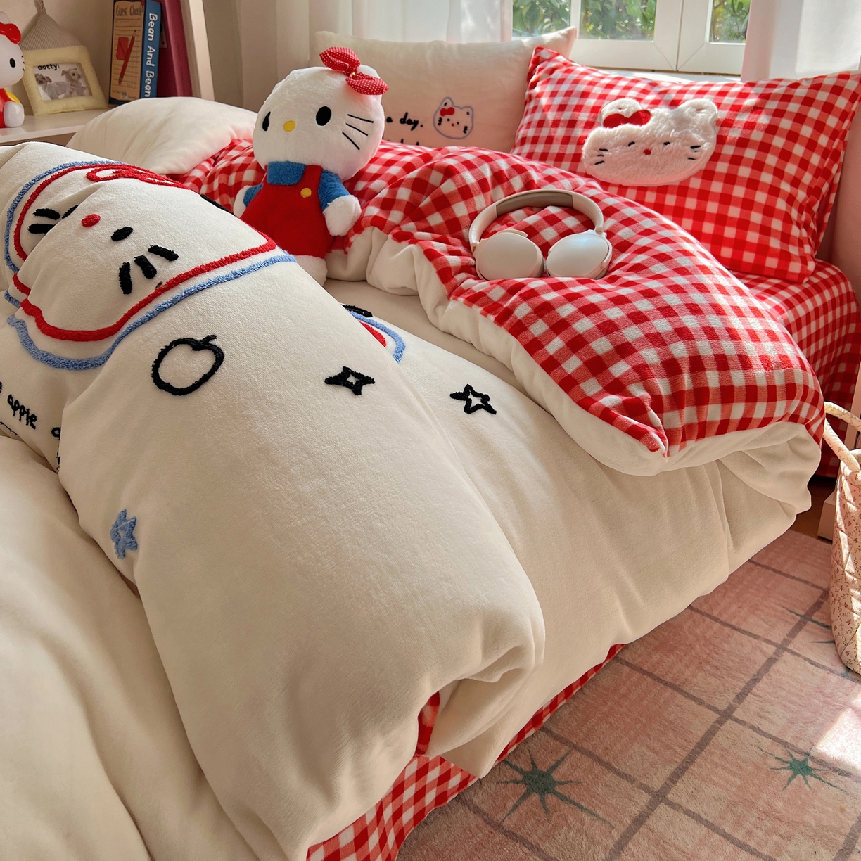 91家纺网 家纺一手货源 找家纺 桃喜 2025新款猫咪毛巾绣四件套 红格线条猫