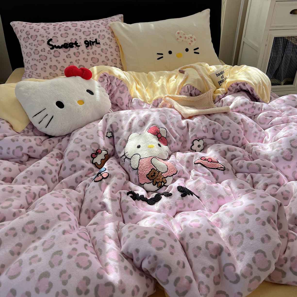 91家纺网 家纺一手货源 找家纺 桃喜 2025新款猫咪毛巾绣四件套 小猫豹纹粉