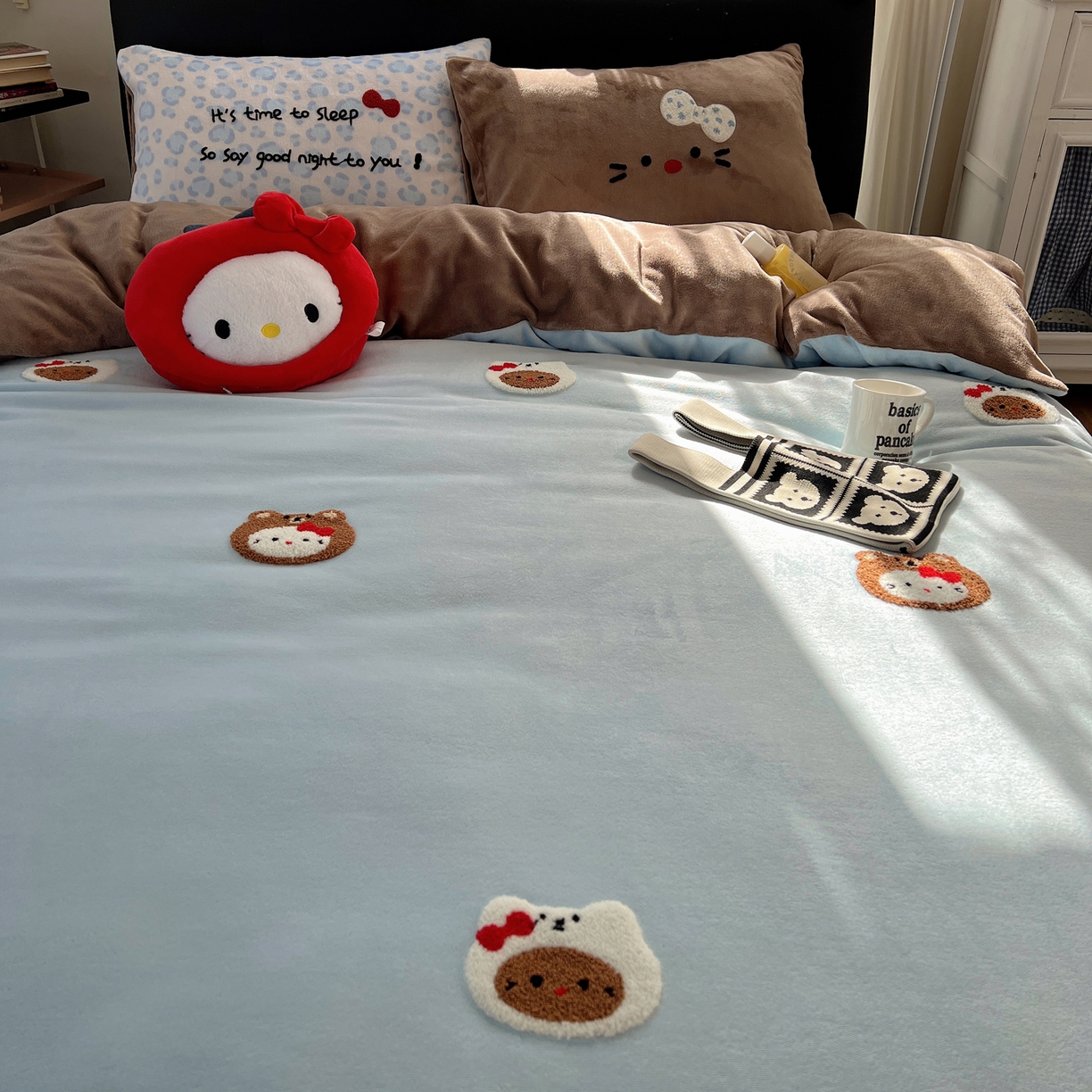 91家纺网 家纺一手货源 找家纺 桃喜 2025新款猫咪毛巾绣四件套 蓝咖帽子小猫