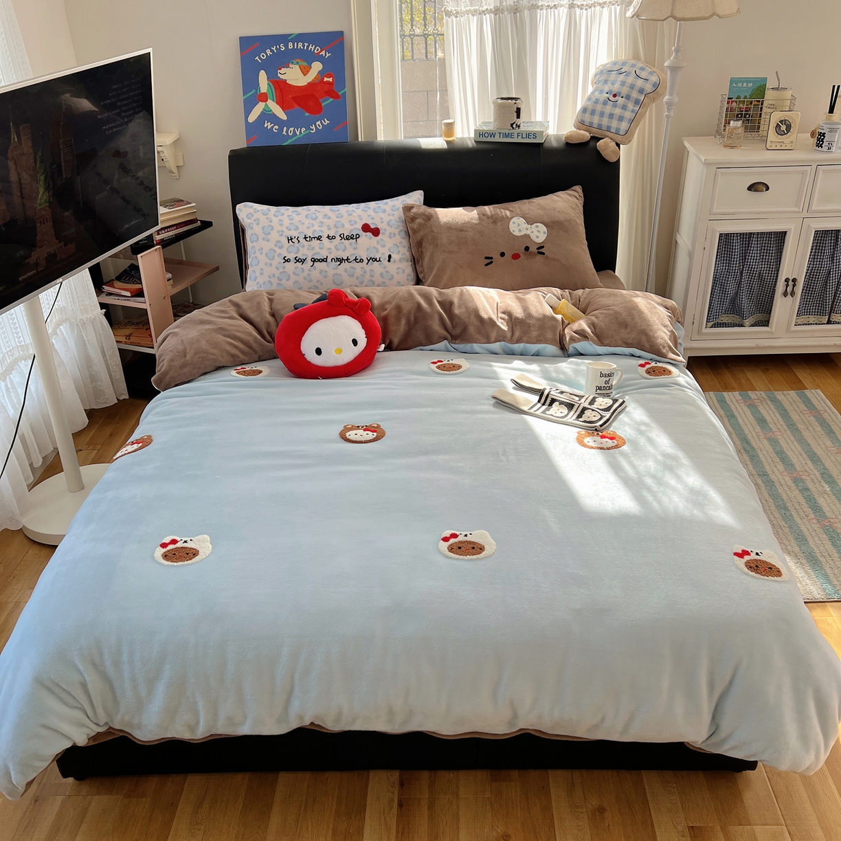 91家纺网 家纺一手货源 找家纺 桃喜 2025新款猫咪毛巾绣四件套 蓝咖帽子小猫