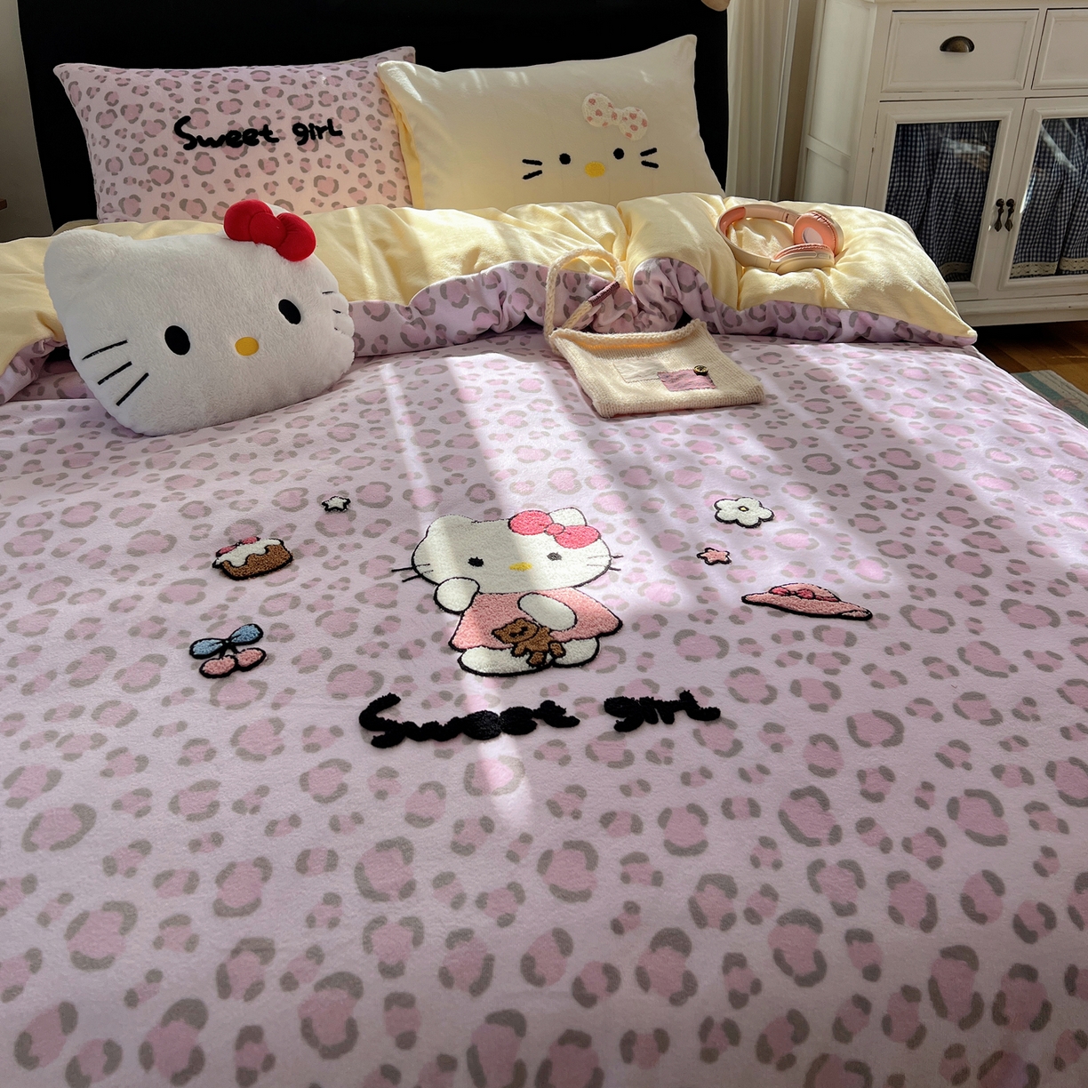 91家纺网 家纺一手货源 找家纺 桃喜 2025新款猫咪毛巾绣四件套 小猫豹纹粉