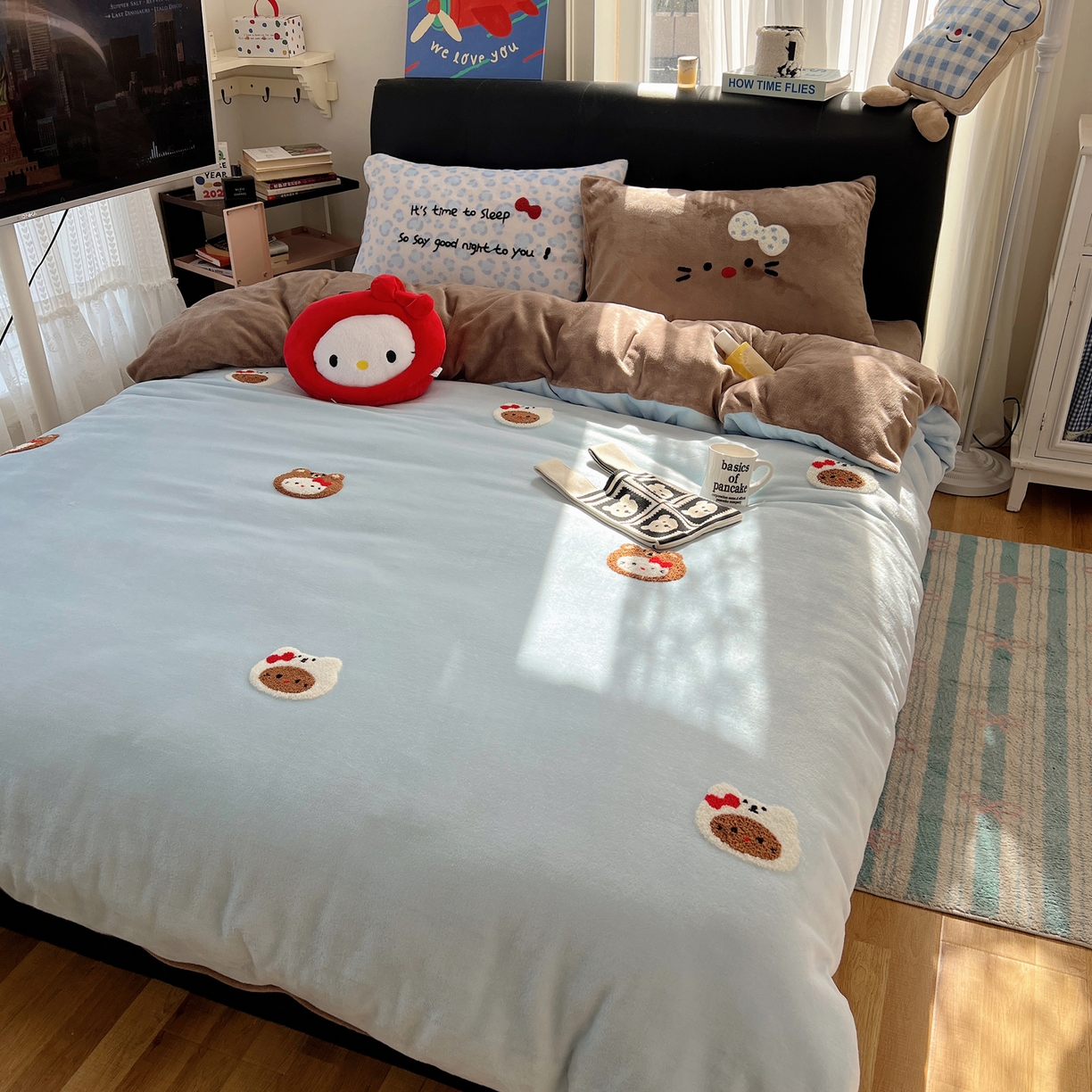 91家纺网 家纺一手货源 找家纺 桃喜 2025新款猫咪毛巾绣四件套 蓝咖帽子小猫