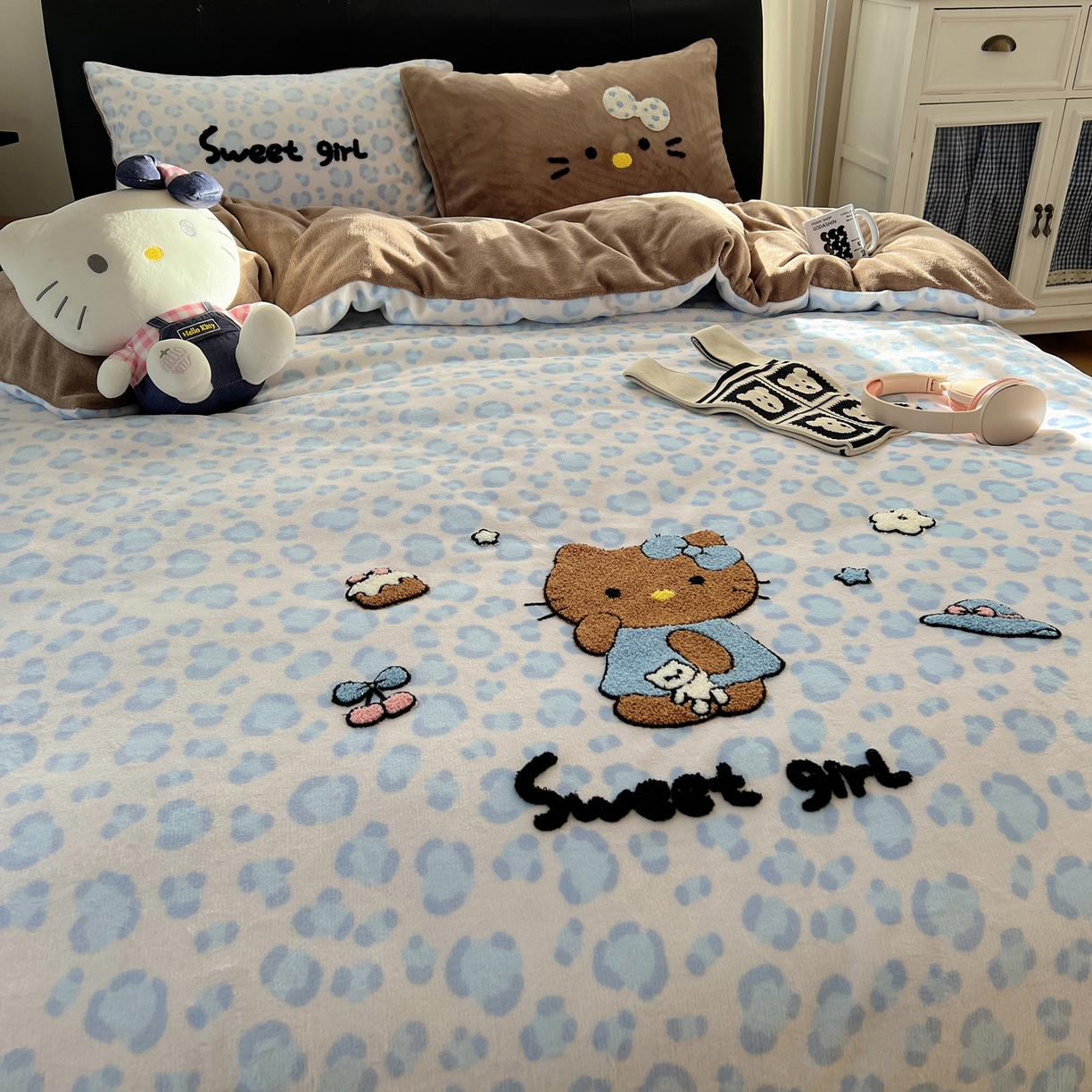 91家纺网 家纺一手货源 找家纺 桃喜 2025新款猫咪毛巾绣四件套 小猫豹纹蓝