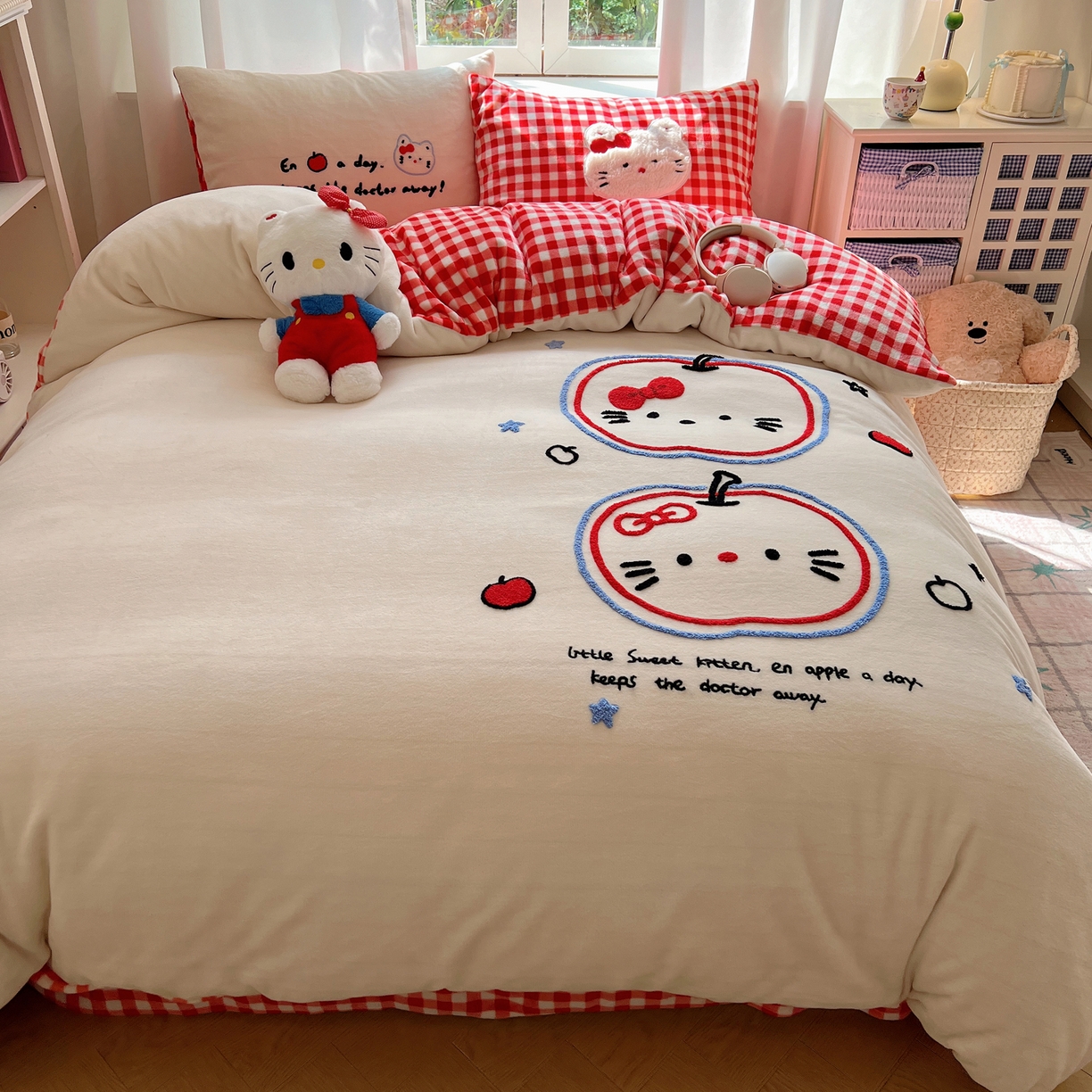 91家纺网 家纺一手货源 找家纺 桃喜 2025新款猫咪毛巾绣四件套 红格线条猫