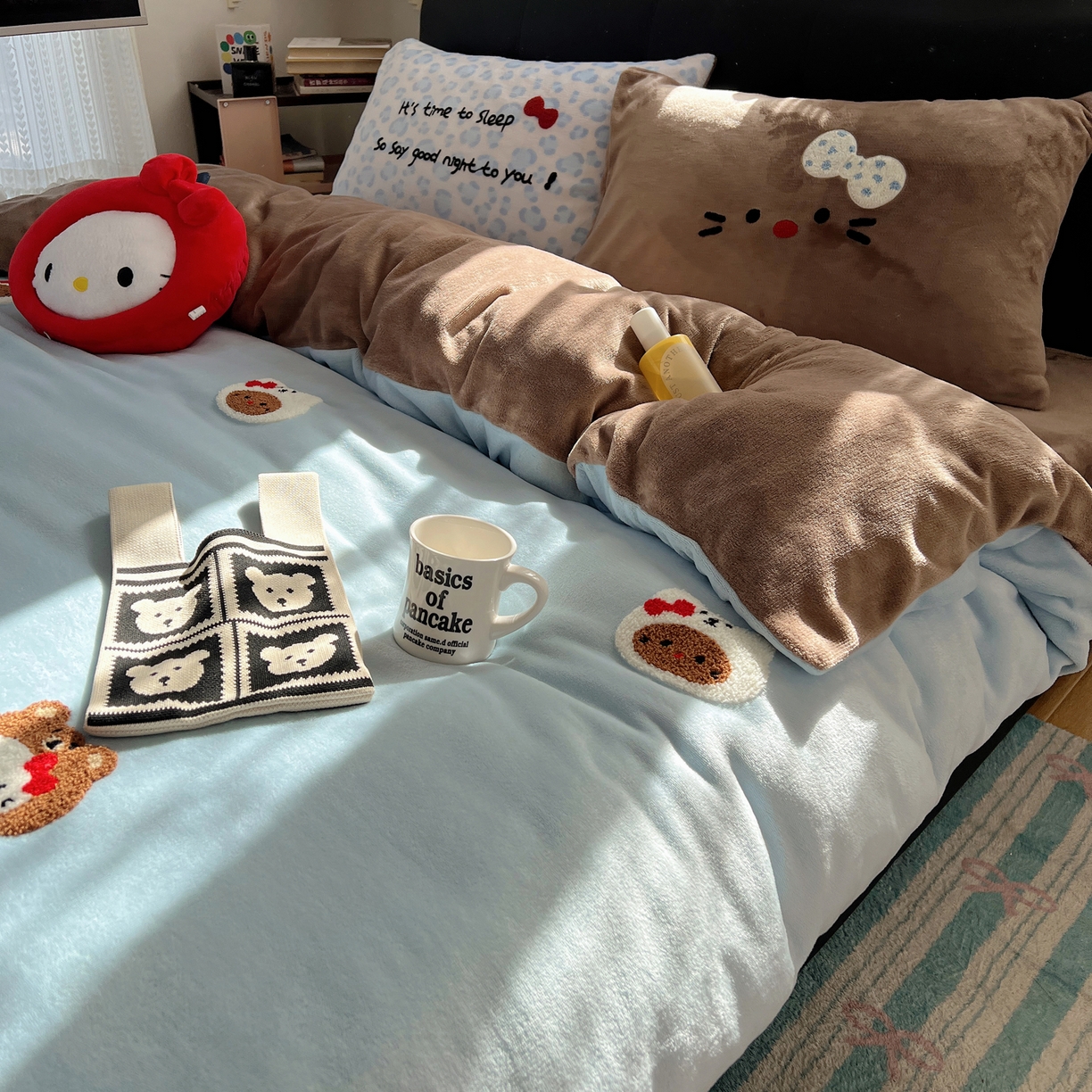 91家纺网 家纺一手货源 找家纺 桃喜 2025新款猫咪毛巾绣四件套 蓝咖帽子小猫