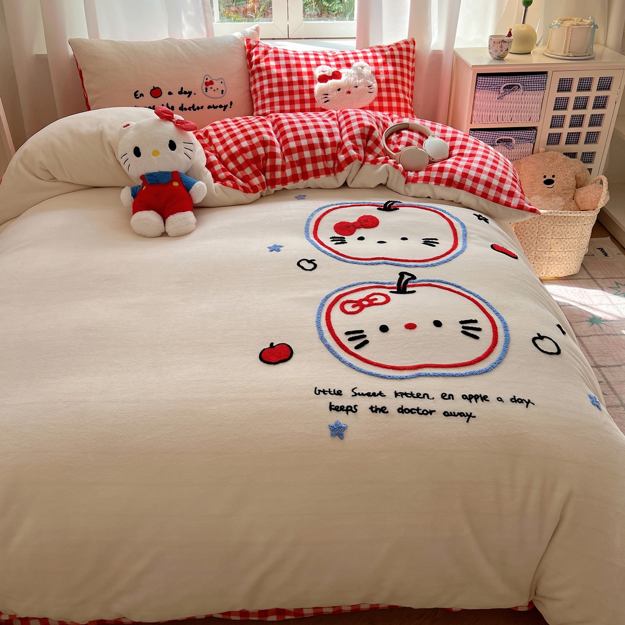 91家纺网 家纺一手货源 找家纺 桃喜 2025新款猫咪毛巾绣四件套 红格线条猫