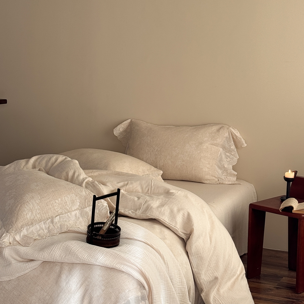 91家纺网 家纺一手货源 找家纺 （总）爱丽丝 2026新款色织提花棉麻四件套-醒时见春花边款