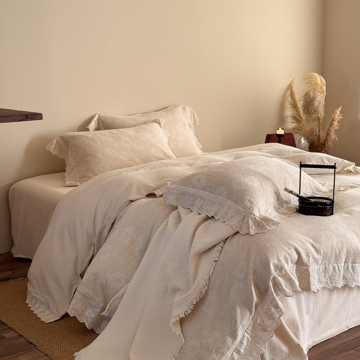 91家纺网 家纺一手货源 找家纺 （总）爱丽丝 2026新款色织提花棉麻四件套-醒时见春花边款