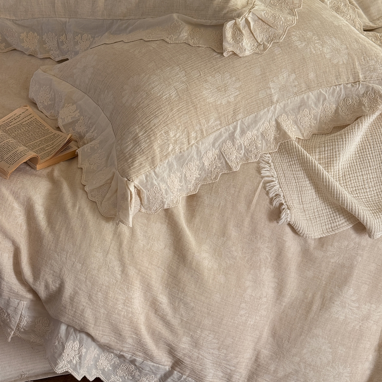 91家纺网 家纺一手货源 找家纺 （总）爱丽丝 2026新款色织提花棉麻四件套-醒时见春花边款