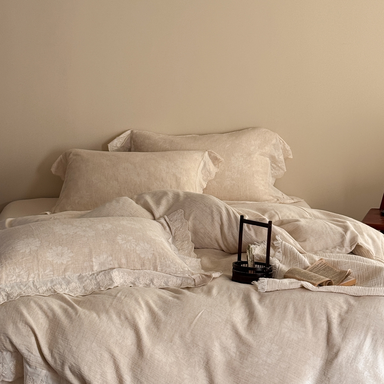 91家纺网 家纺一手货源 找家纺 （总）爱丽丝 2026新款色织提花棉麻四件套-醒时见春花边款