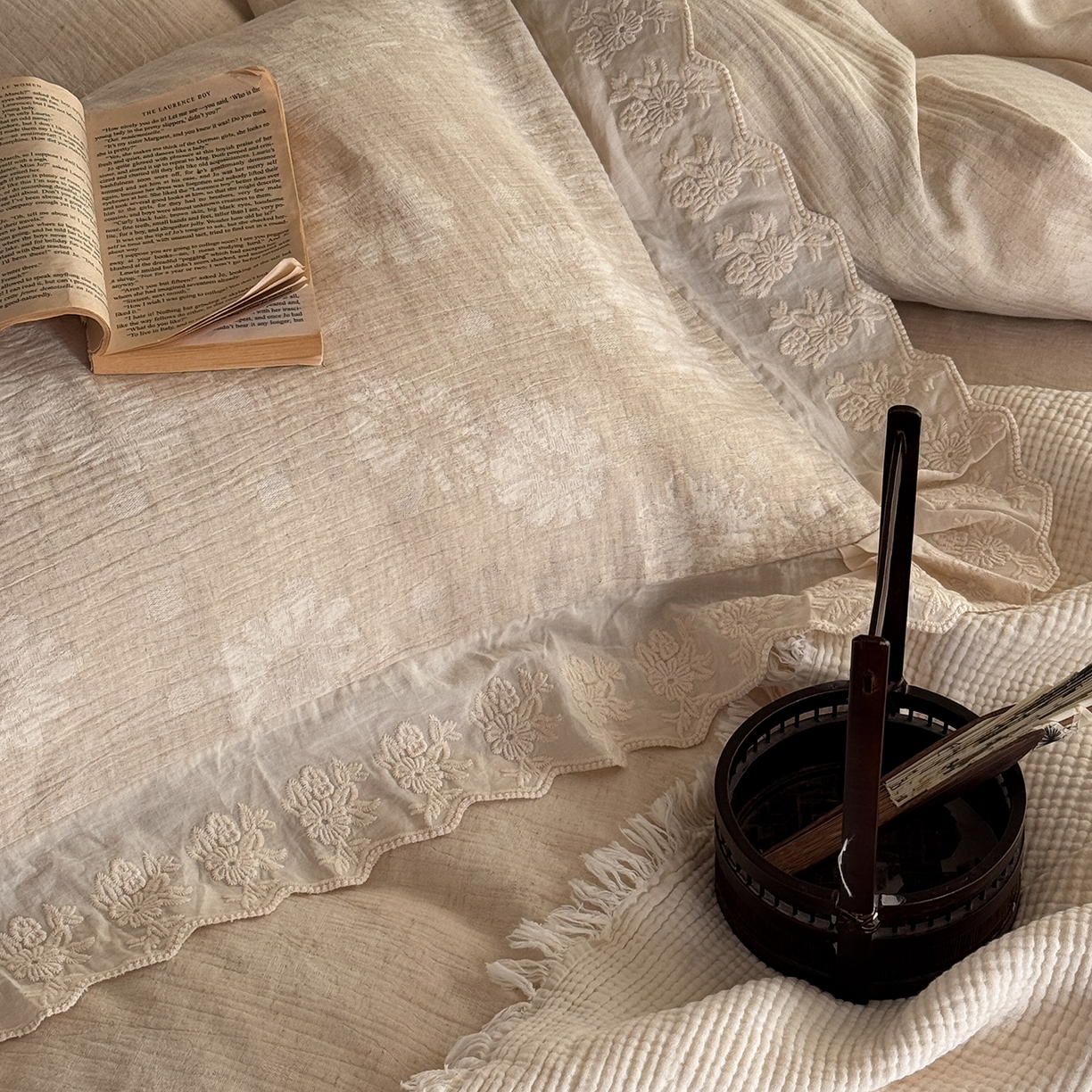 91家纺网 家纺一手货源 找家纺 （总）爱丽丝 2026新款色织提花棉麻四件套-醒时见春花边款