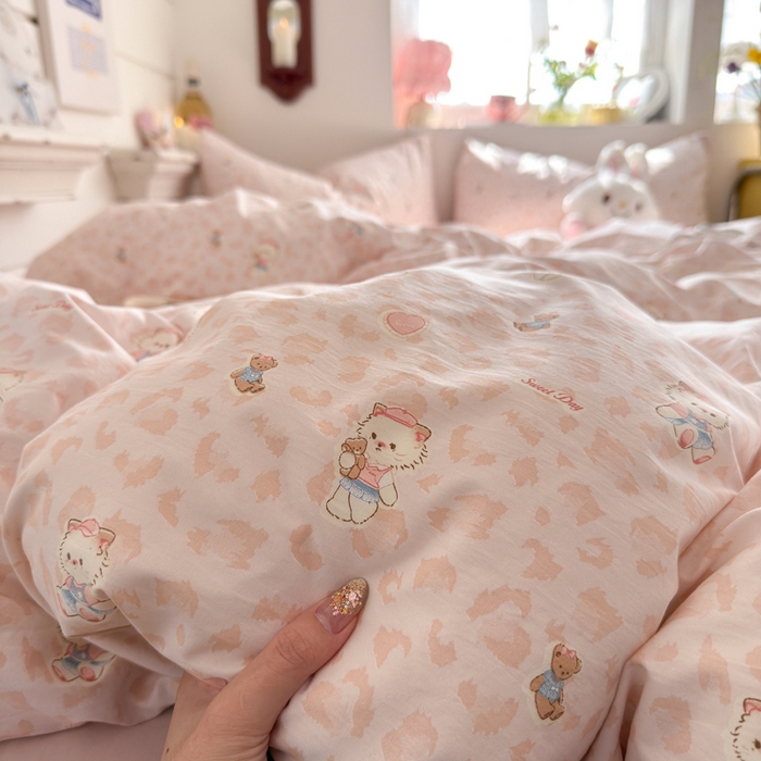 91家纺网 家纺一手货源 找家纺 佳鸿家纺 2026新款【提供买家秀】110克高克重云朵棉四件套学生宿舍三件套床单款床笠款 桃粉熊心