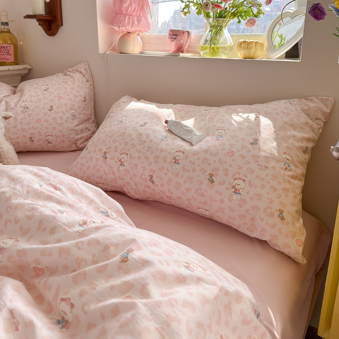 91家纺网 家纺一手货源 找家纺 佳鸿家纺 2026新款【提供买家秀】110克高克重云朵棉四件套学生宿舍三件套床单款床笠款 桃粉熊心