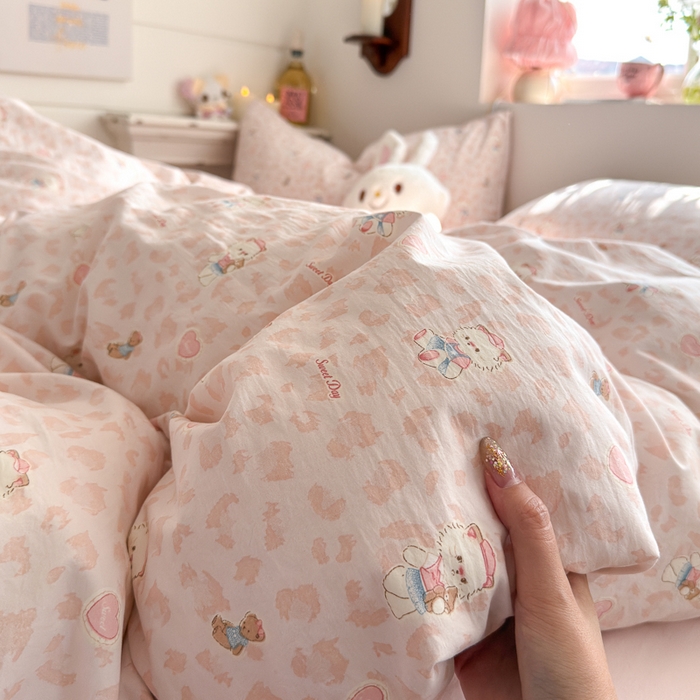 91家纺网 家纺一手货源 找家纺 佳鸿家纺 2026新款【提供买家秀】110克高克重云朵棉四件套学生宿舍三件套床单款床笠款 桃粉熊心