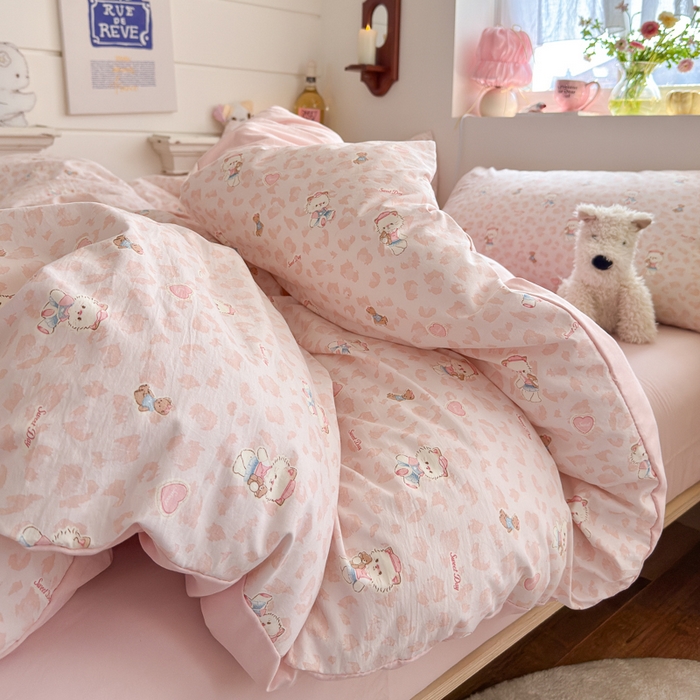 91家纺网 家纺一手货源 找家纺 佳鸿家纺 2026新款【提供买家秀】110克高克重云朵棉四件套学生宿舍三件套床单款床笠款 桃粉熊心