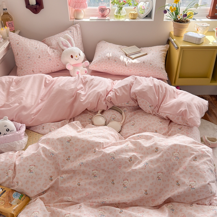 91家纺网 家纺一手货源 找家纺 佳鸿家纺 2026新款【提供买家秀】110克高克重云朵棉四件套学生宿舍三件套床单款床笠款 桃粉熊心