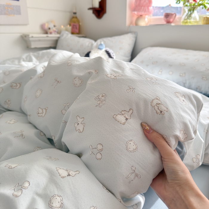 91家纺网 家纺一手货源 找家纺 佳鸿家纺 2026新款【提供买家秀】110克高克重云朵棉四件套学生宿舍三件套床单款床笠款 雾蓝软熊