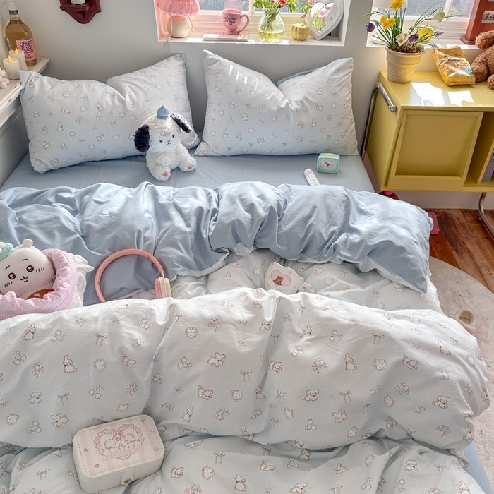 91家纺网 家纺一手货源 找家纺 佳鸿家纺 2026新款【提供买家秀】110克高克重云朵棉四件套学生宿舍三件套床单款床笠款 雾蓝软熊