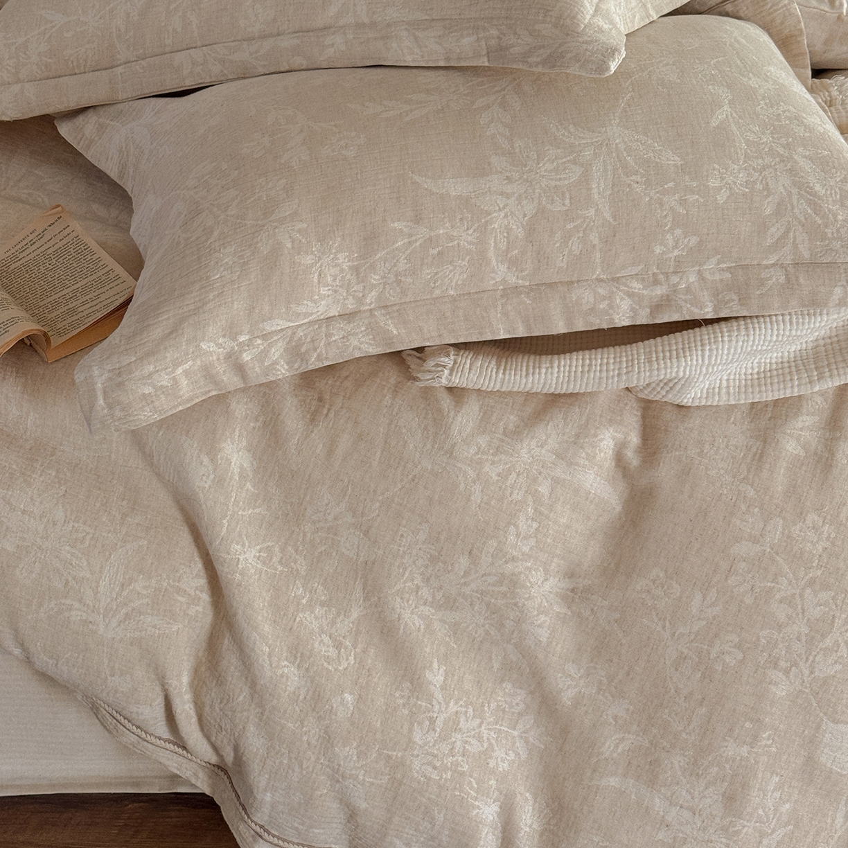 91家纺网 家纺一手货源 找家纺 （总）爱丽丝 2026新款色织提花棉麻四件套-如梦令织带款