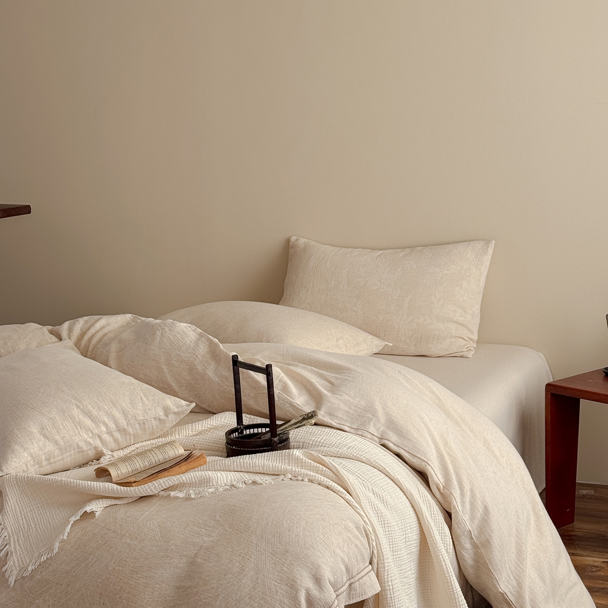 91家纺网 家纺一手货源 找家纺 （总）爱丽丝 2026新款色织提花棉麻四件套-鎏光织带款