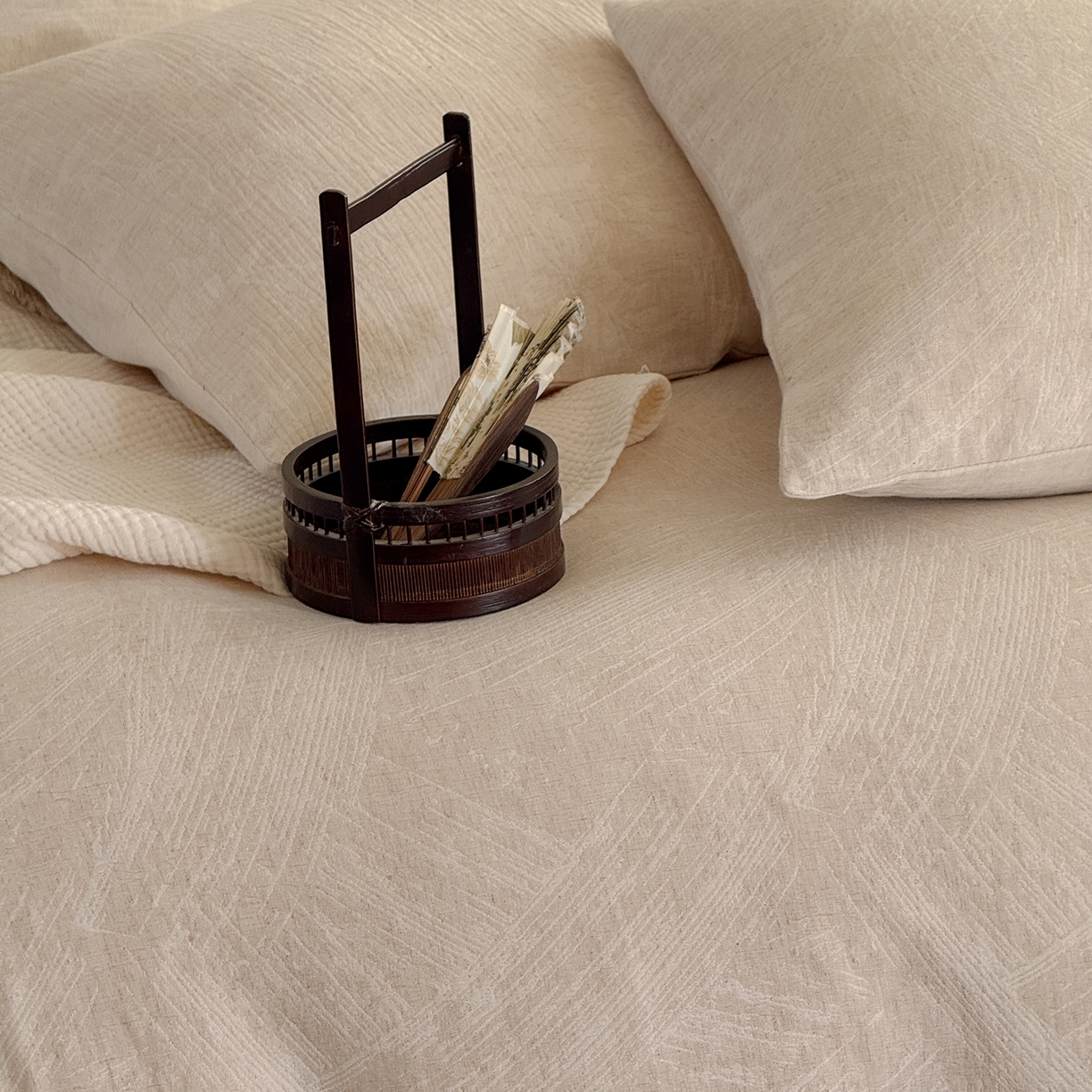 91家纺网 家纺一手货源 找家纺 （总）爱丽丝 2026新款色织提花棉麻四件套-鎏光织带款