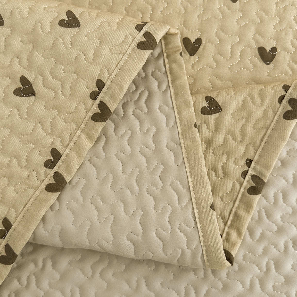 91家纺网 家纺一手货源 找家纺 暖居 2026年支持定制纯棉床盖三件套四件套大拼接床专用榻榻米农村大炕盖直角系列 爱心卡~包边款