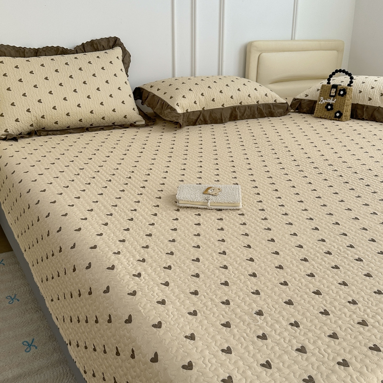 91家纺网 家纺一手货源 找家纺 暖居 2026年支持定制纯棉床盖三件套四件套大拼接床专用榻榻米农村大炕盖直角系列 爱心卡~包边款