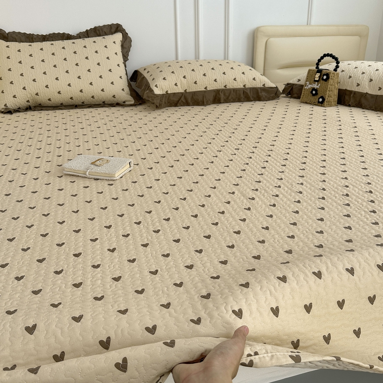 91家纺网 家纺一手货源 找家纺 暖居 2026年支持定制纯棉床盖三件套四件套大拼接床专用榻榻米农村大炕盖直角系列 爱心卡~包边款