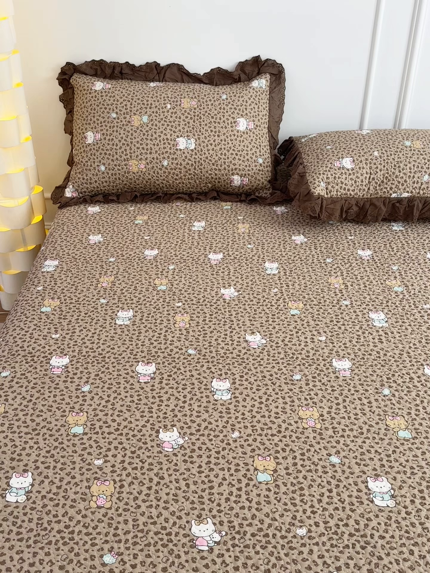 91家纺网 家纺一手货源 找家纺 暖居 2026年支持定制纯棉床盖三件套四件套大拼接床专用榻榻米农村大炕盖直角系列 豹纹KT~包边款