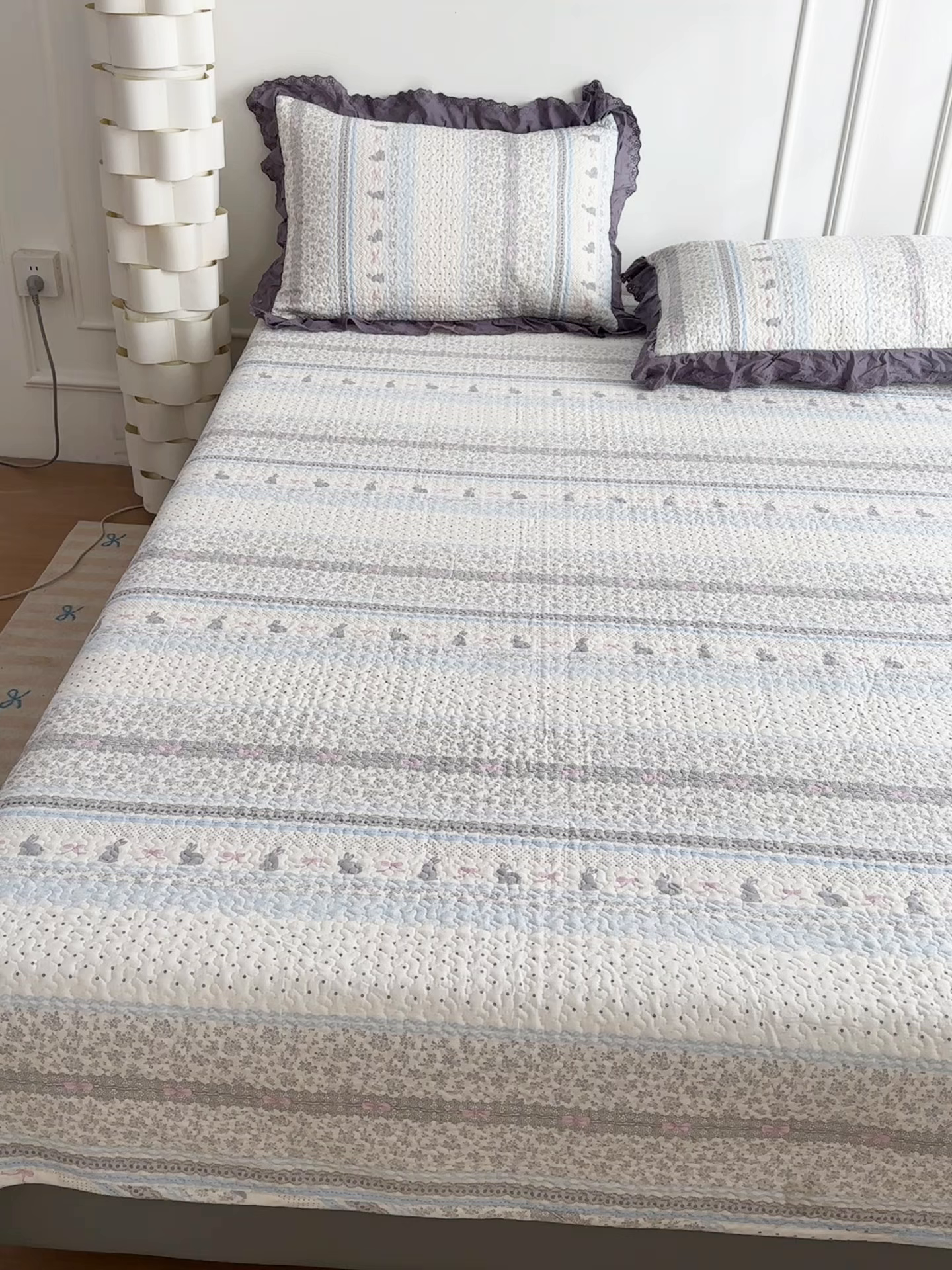 91家纺网 家纺一手货源 找家纺 暖居 2026年支持定制纯棉床盖三件套四件套大拼接床专用榻榻米农村大炕盖直角系列 海燕兔~包边款