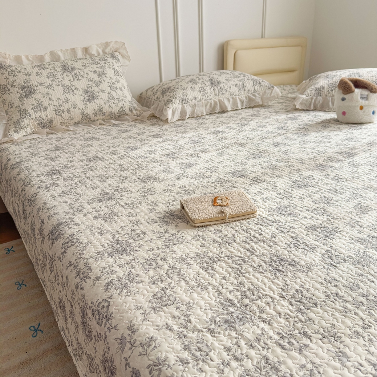 91家纺网 家纺一手货源 找家纺 暖居 2026年支持定制纯棉床盖三件套四件套大拼接床专用榻榻米农村大炕盖直角系列 赫本白~包边款