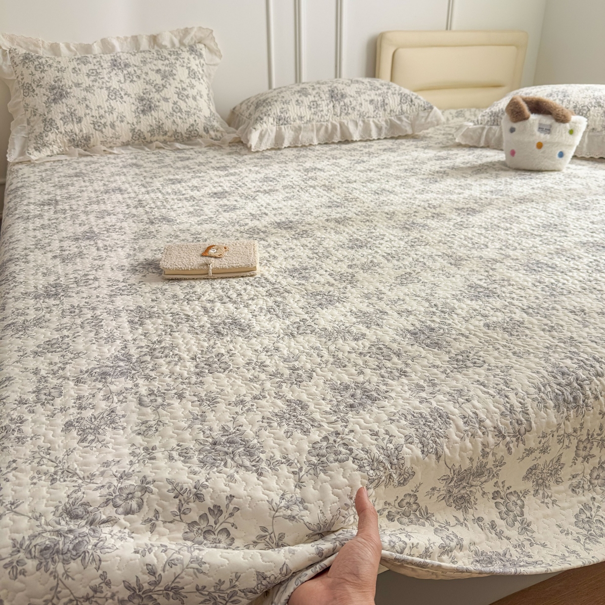 91家纺网 家纺一手货源 找家纺 暖居 2026年支持定制纯棉床盖三件套四件套大拼接床专用榻榻米农村大炕盖直角系列 赫本白~包边款