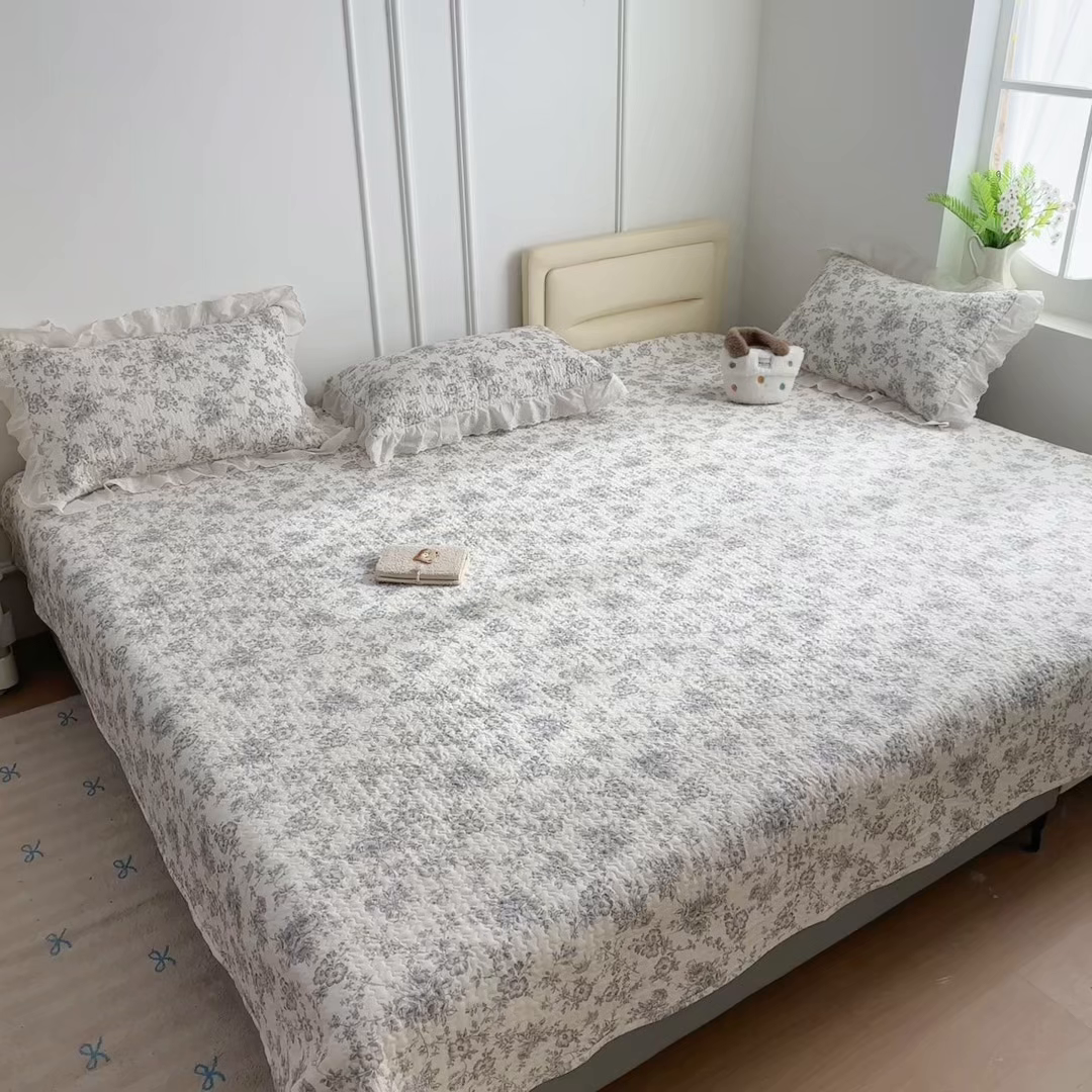 91家纺网 家纺一手货源 找家纺 暖居 2026年支持定制纯棉床盖三件套四件套大拼接床专用榻榻米农村大炕盖直角系列 赫本白~包边款