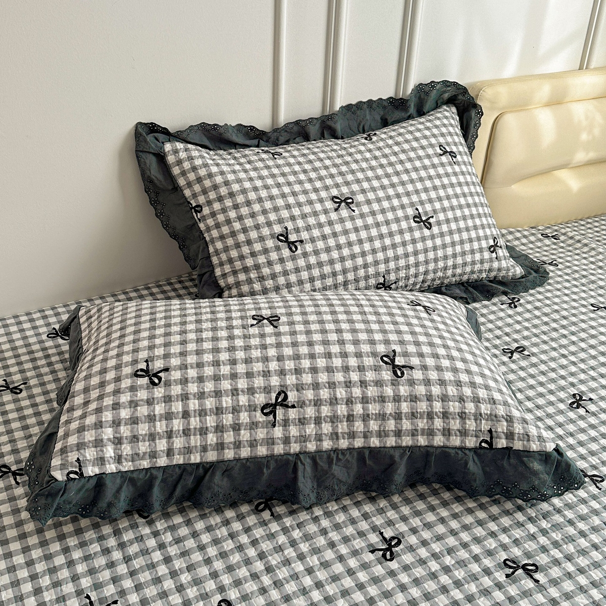 91家纺网 家纺一手货源 找家纺 暖居 2026年支持定制纯棉床盖三件套四件套大拼接床专用榻榻米农村大炕盖直角系列 灰格蝴蝶结~包边款