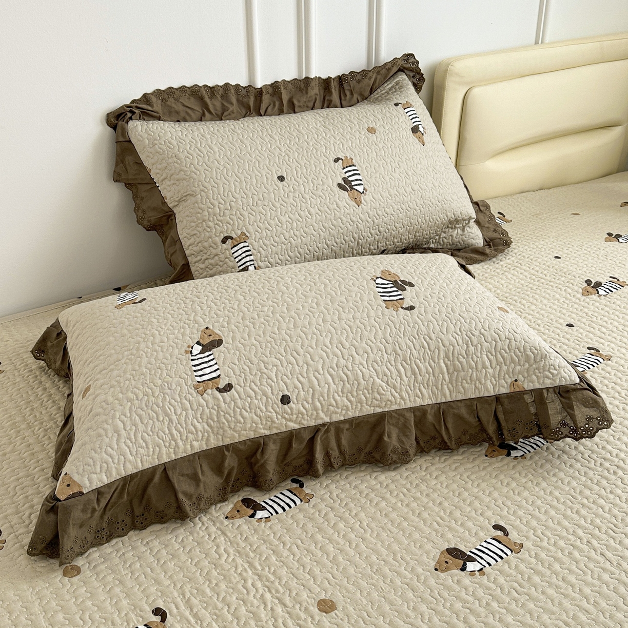 91家纺网 家纺一手货源 找家纺 暖居 2026年支持定制纯棉床盖三件套四件套大拼接床专用榻榻米农村大炕盖直角系列 拉拉狗~包边款