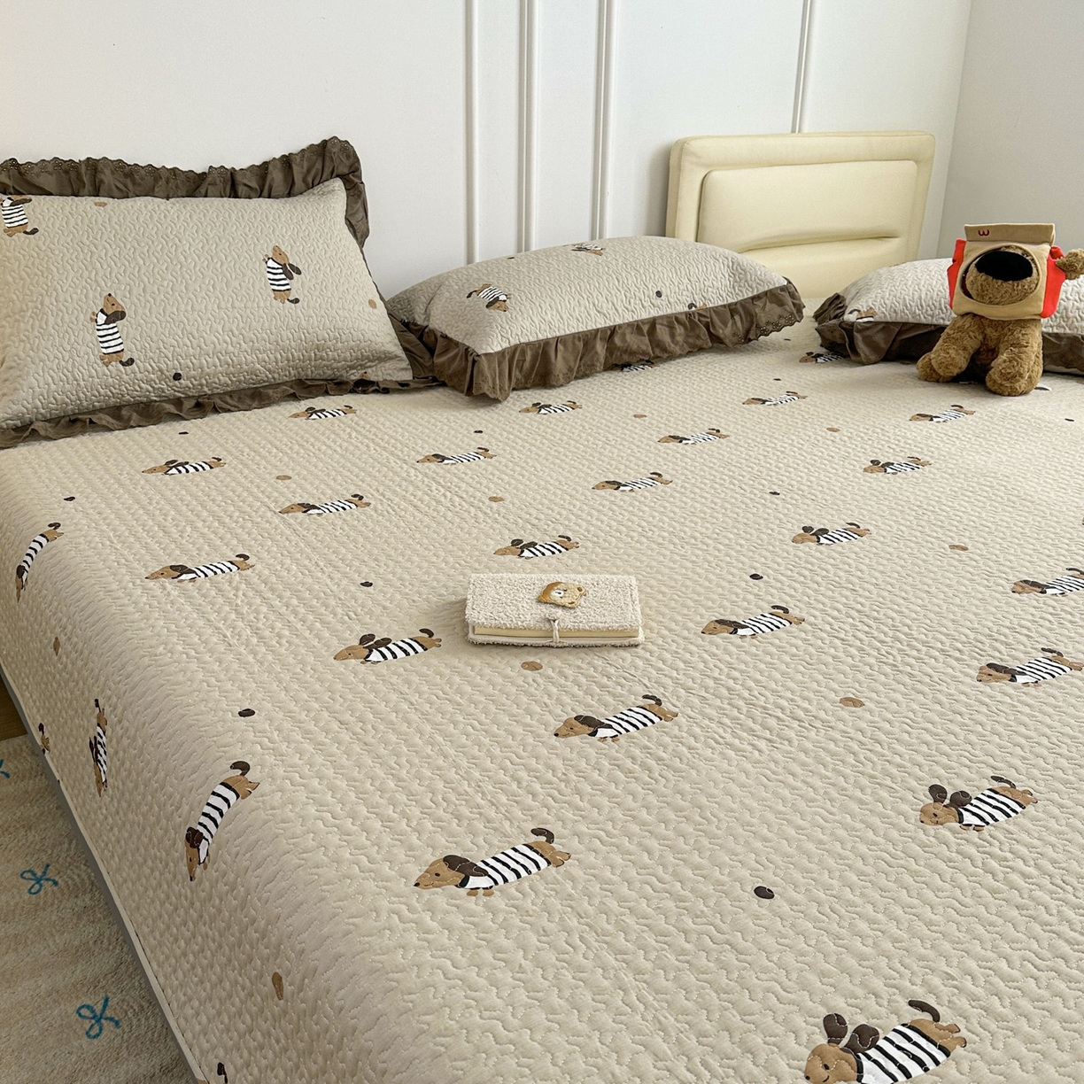 91家纺网 家纺一手货源 找家纺 暖居 2026年支持定制纯棉床盖三件套四件套大拼接床专用榻榻米农村大炕盖直角系列 拉拉狗~包边款