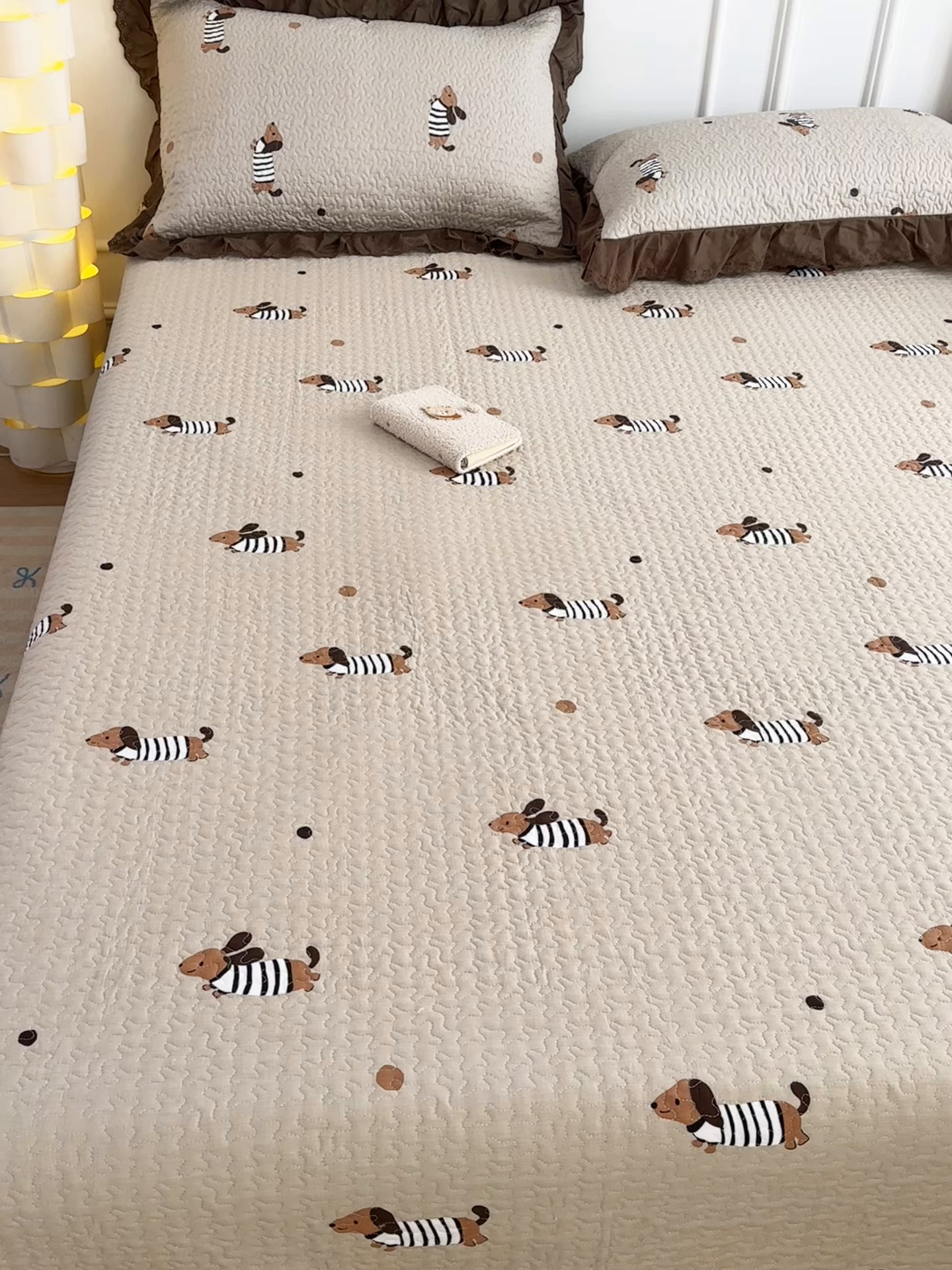 91家纺网 家纺一手货源 找家纺 暖居 2026年支持定制纯棉床盖三件套四件套大拼接床专用榻榻米农村大炕盖直角系列 拉拉狗~包边款