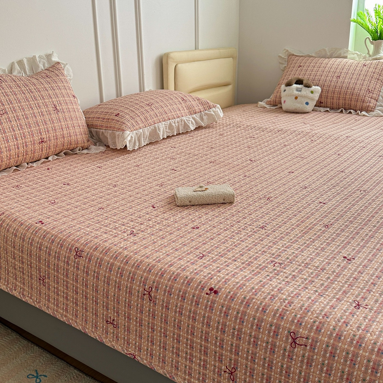 91家纺网 家纺一手货源 找家纺 暖居 2026年支持定制纯棉床盖三件套四件套大拼接床专用榻榻米农村大炕盖直角系列 时尚小香粉~包边款