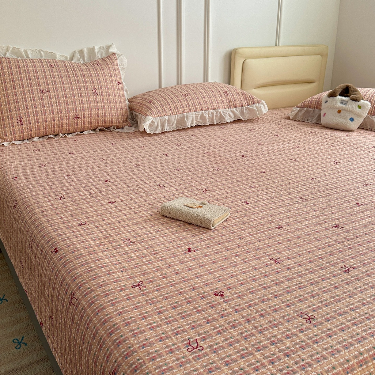 91家纺网 家纺一手货源 找家纺 暖居 2026年支持定制纯棉床盖三件套四件套大拼接床专用榻榻米农村大炕盖直角系列 时尚小香粉~包边款