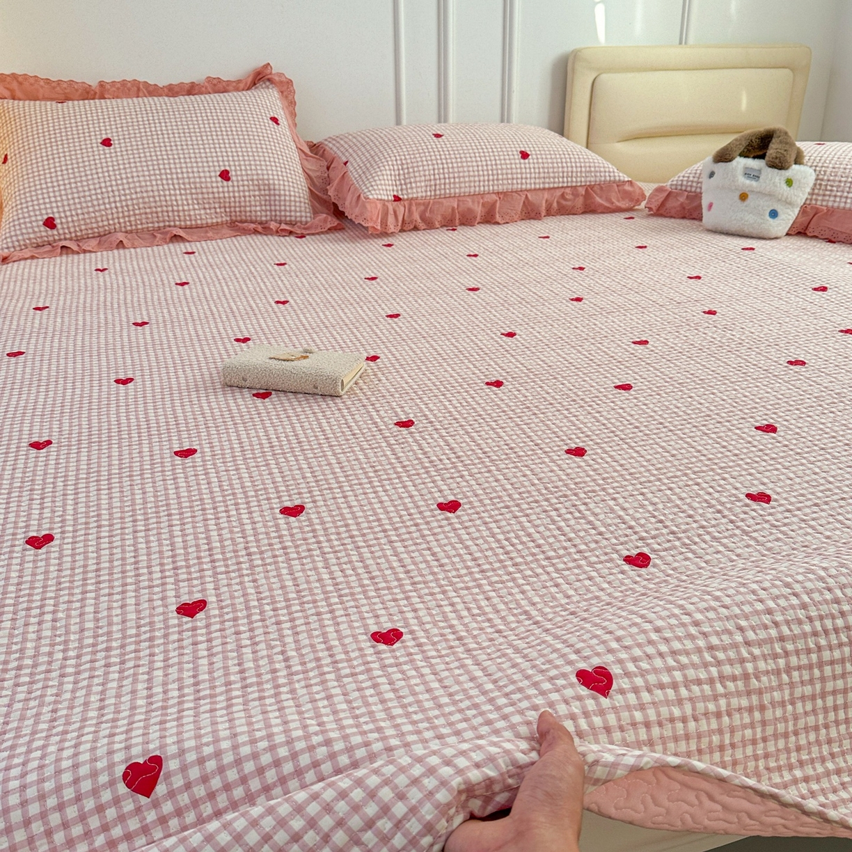 91家纺网 家纺一手货源 找家纺 暖居 2026年支持定制纯棉床盖三件套四件套大拼接床专用榻榻米农村大炕盖直角系列 小美好~包边款