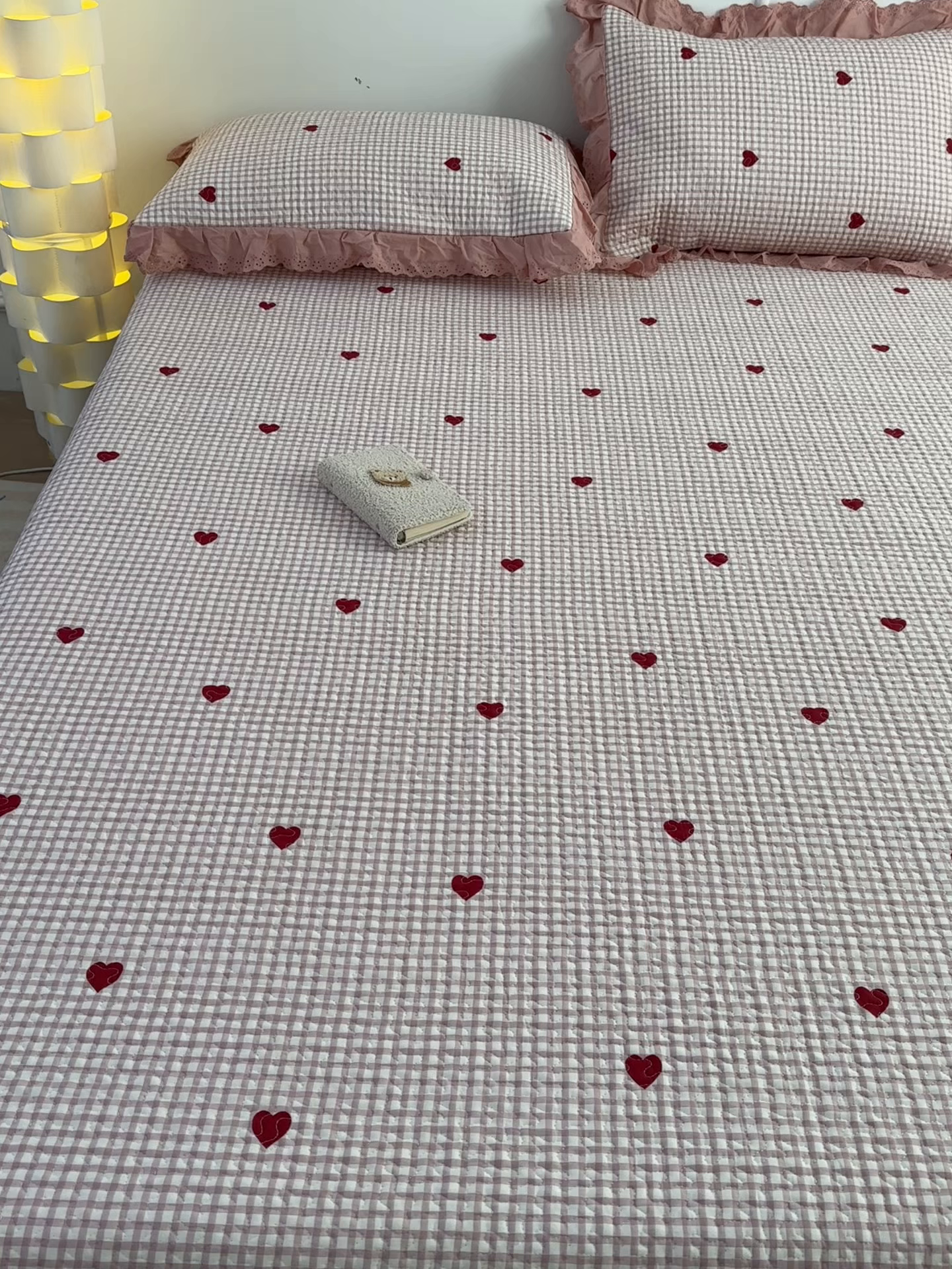 91家纺网 家纺一手货源 找家纺 暖居 2026年支持定制纯棉床盖三件套四件套大拼接床专用榻榻米农村大炕盖直角系列 小美好~包边款