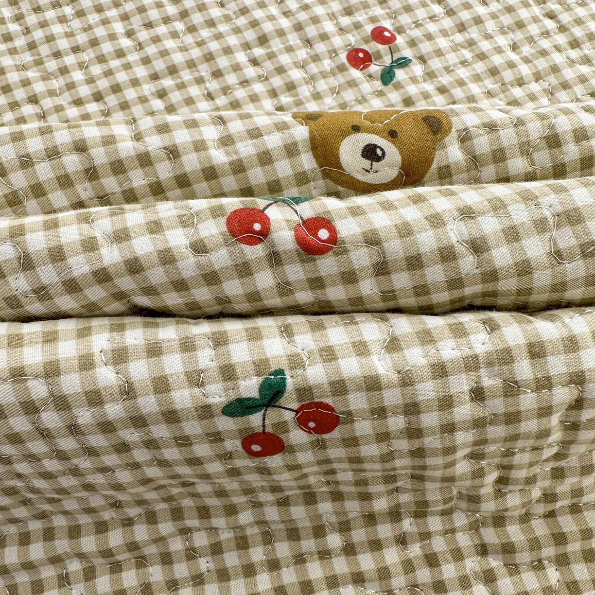 91家纺网 家纺一手货源 找家纺 暖居 2026年支持定制纯棉床盖三件套四件套大拼接床专用榻榻米农村大炕盖直角系列 熊头格子~包边款