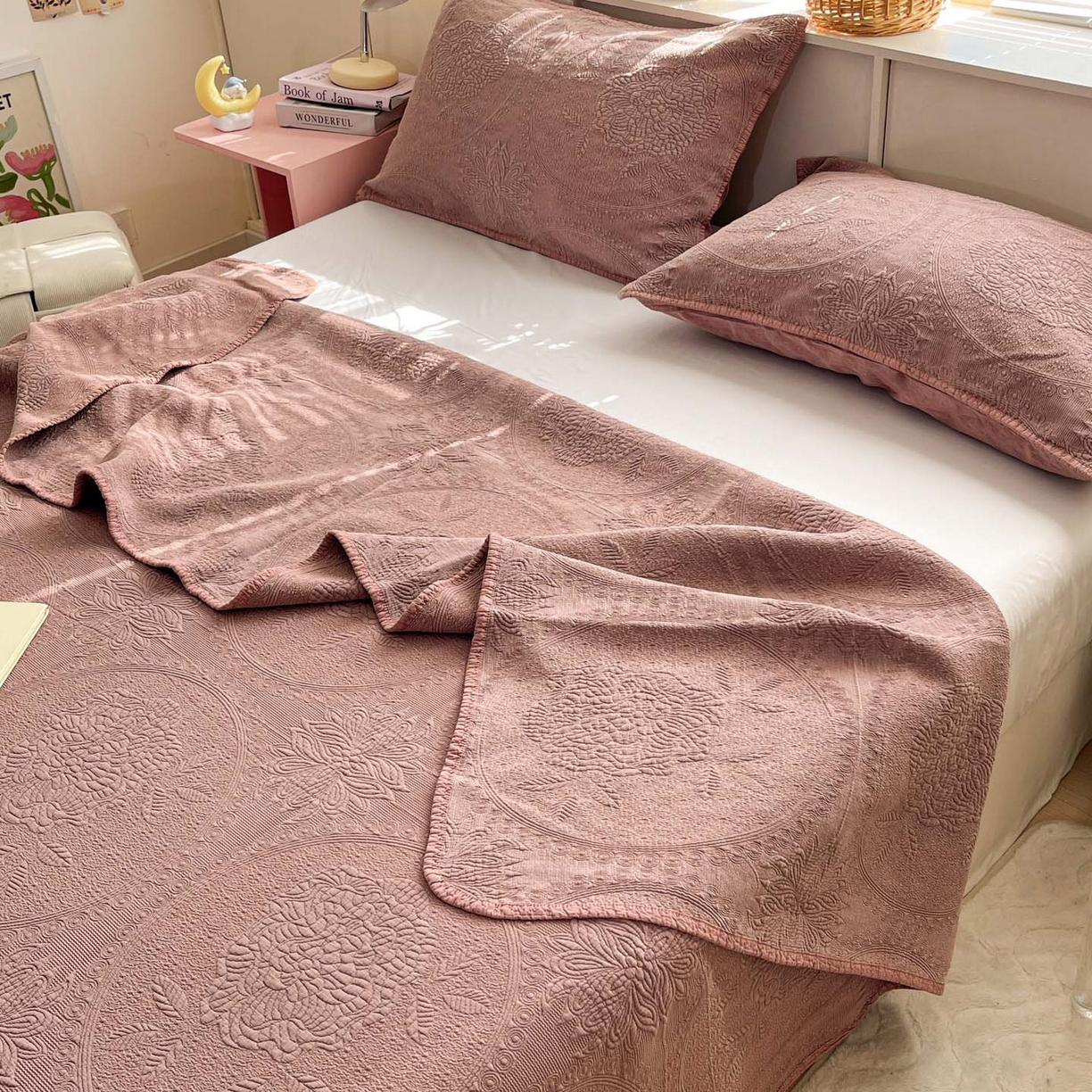 91家纺网 家纺一手货源 找家纺 栩裕纺织 2025新款全棉大提花砂洗床盖三件套—花开富贵大圆满系列 圆满-豆沙粉