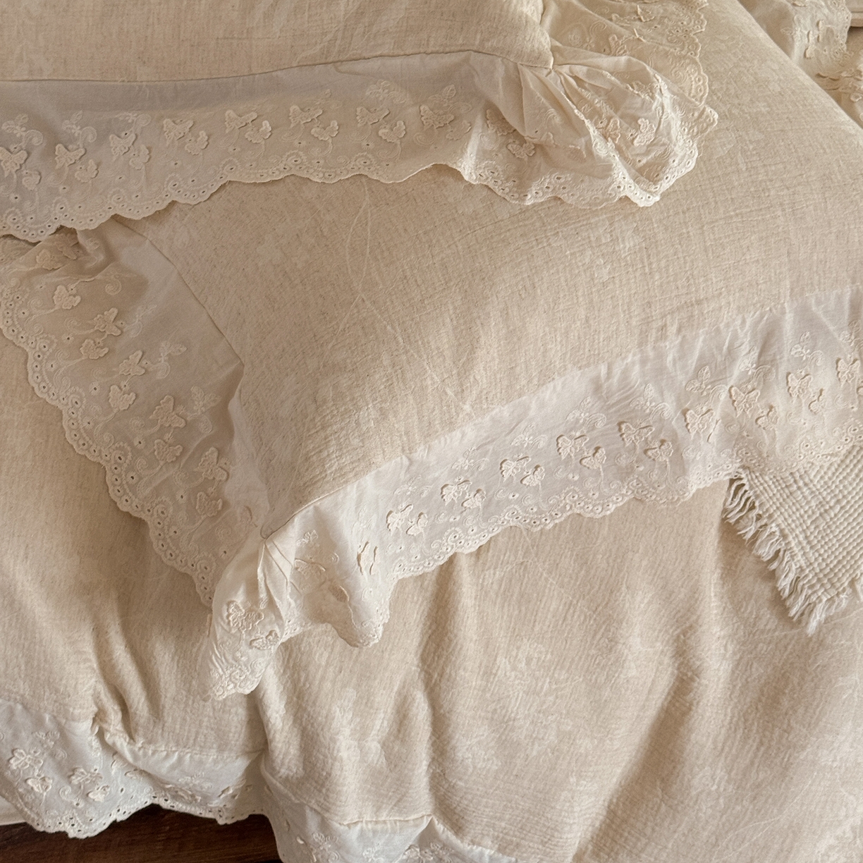 91家纺网 家纺一手货源 找家纺 （总）爱丽丝 2026新款色织提花棉麻四件套-椿山集花边款