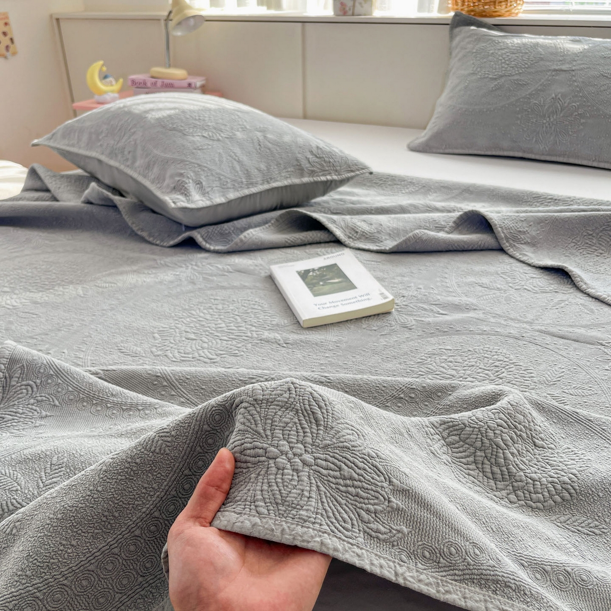 91家纺网 家纺一手货源 找家纺 栩裕纺织 2025新款全棉大提花砂洗床盖三件套—花开富贵大圆满系列 圆满-灰