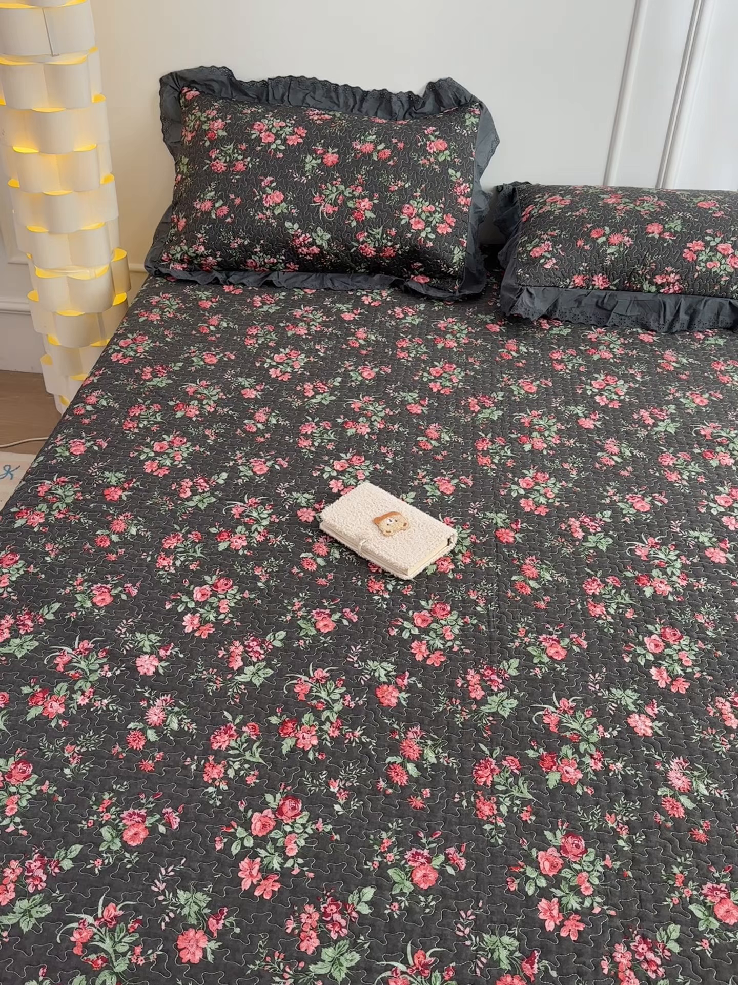 91家纺网 家纺一手货源 找家纺 暖居 2026年支持定制纯棉床盖三件套四件套大拼接床专用榻榻米农村大炕盖直角系列 中国美~包边款