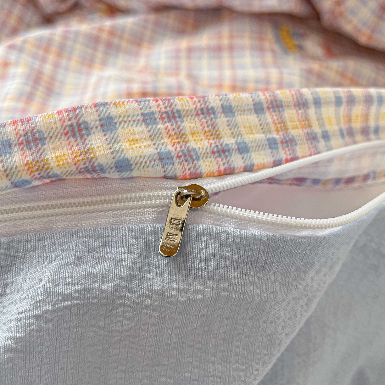 91家纺网 家纺一手货源 找家纺 佳鸿家纺 2025新款卡通云感双层纱宿舍床单三件套居家四件套床单被套床笠款（提供买家秀） 彩格kt