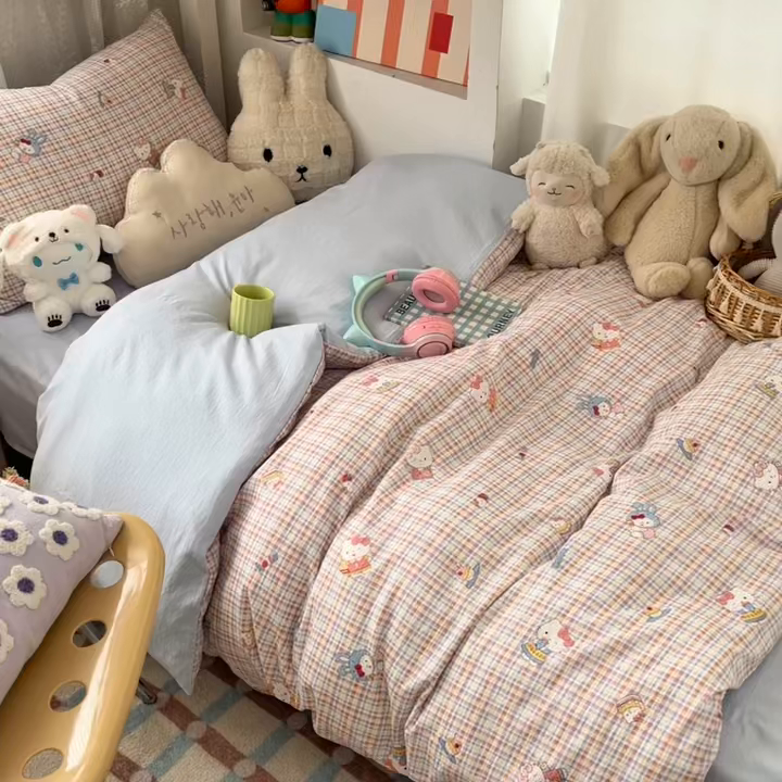 91家纺网 家纺一手货源 找家纺 佳鸿家纺 2025新款卡通云感双层纱宿舍床单三件套居家四件套床单被套床笠款（提供买家秀） 彩格kt